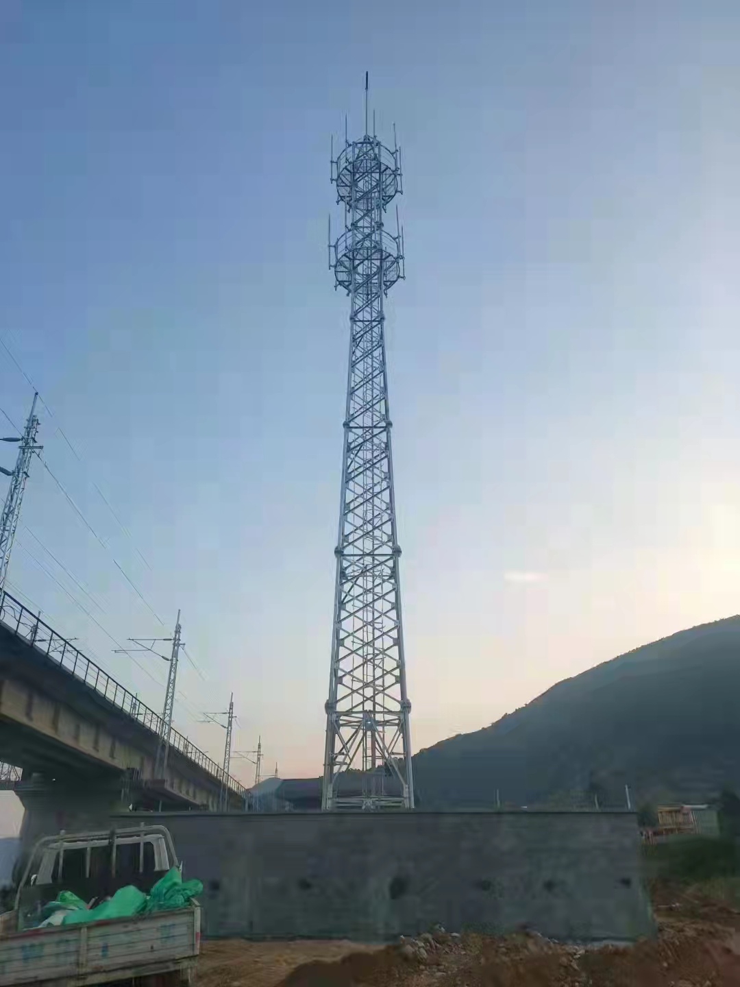 铁路通信杆
